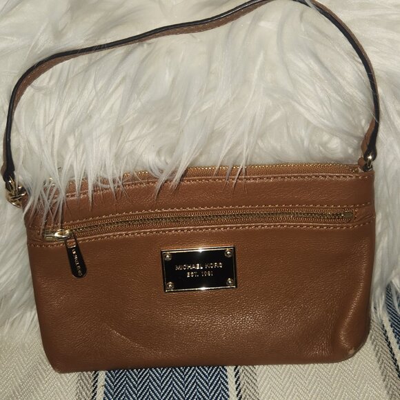 Micheal Kors purse - Picture 1 of 3